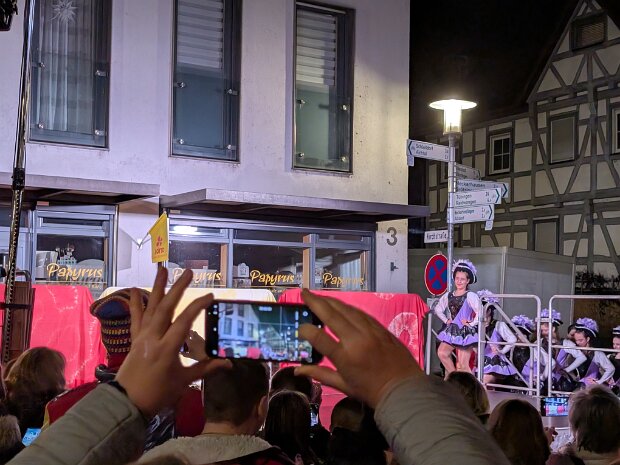 Häsabstauben der Neckar-Bätscher Premieren-Auftritt der Black Pearls