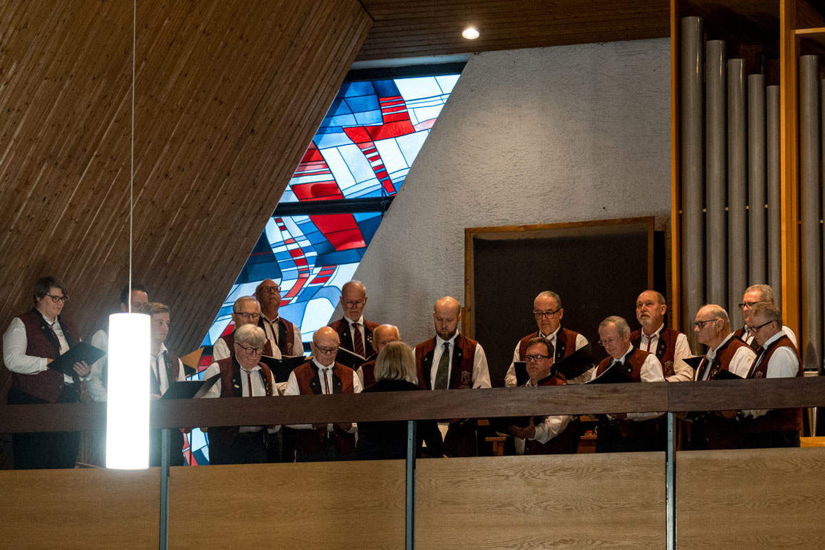 Männerchor umrahmte Hochzeit von Mara und Daniel