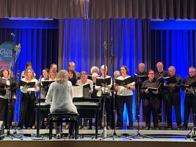 Erstes „SingOut!” Chorfestival begeistert Publikum in Linsenhofen!